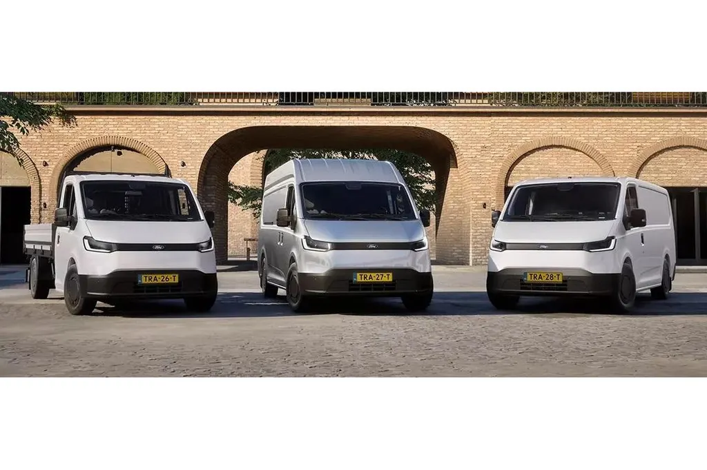 Ford Transit City 330 GB Trend L2H2 56 kWh 150 pk FWD | 12,3 scherm met apple car play & android auto | Adaptive cruise control | Parkeersensoren voor en achter | Achteruitrijcamera | Bijrijdersbank | Vanaf heden bestelbaar! - Bezichtigen vanaf Q4-2026