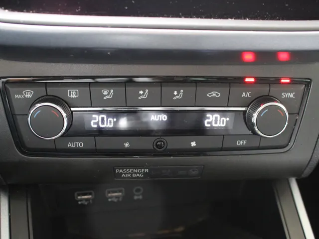 SEAT Arona 1.0 TSI Style Business Intense Navigatie | Camera | Climate Control | Inklapbare buitenspiegels