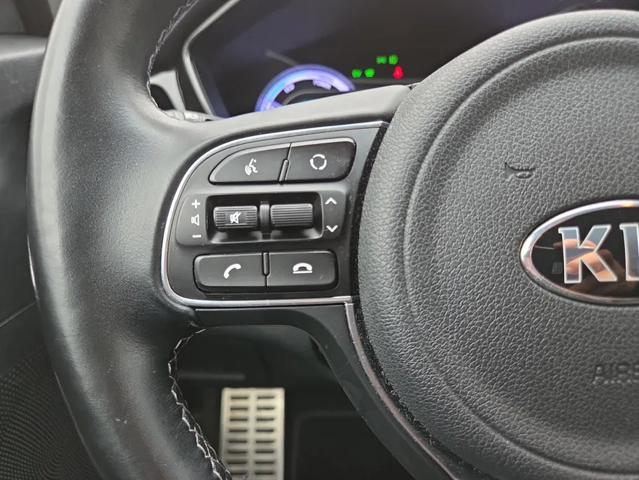Kia Niro 1.6i Hybrid DynamicPlusLine Dealer onderhouden | Trekhaak | Stoel/stuurverwarming | Dodehoek detectie | Leder | Camera | Carplay & Android | Cruise Control Adaptief | Fabrieksgarantie t/m 23-9-2027 | NAP