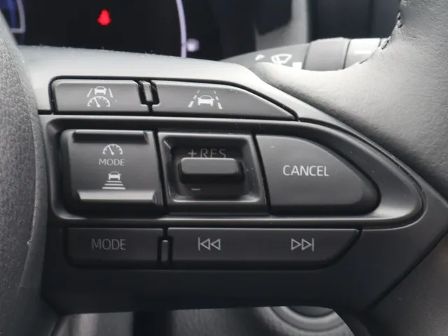 Toyota Yaris 1.5 Hybrid 115 Dynamic | V+A Parkeersensoren | Stoel & Stuur Ver