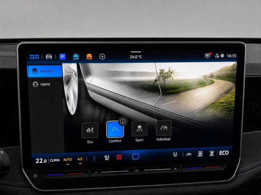 Volkswagen Passat Variant 1.5eHybrid 200kW/272PK R-Line Black Style · Panoramadak · Leder · Trekhaak · 360°Camera · Garantie t/m 24-08-2030 of 100000km.