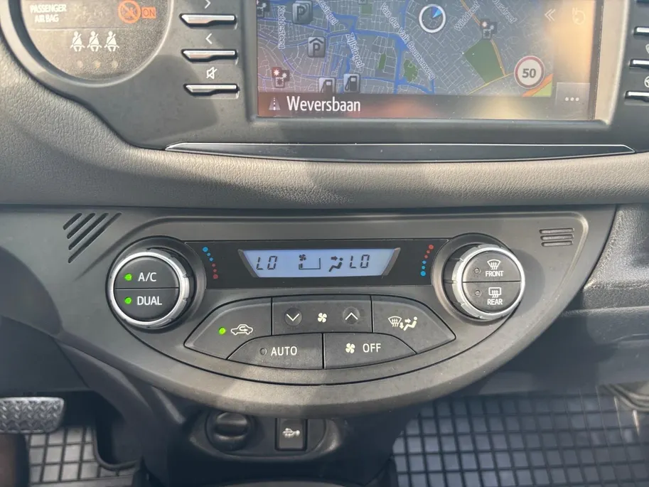 Toyota Yaris 1.5 VVT-i Energy | Trekhaak | Achteruitrijcamera | Climate control | Navigatie
