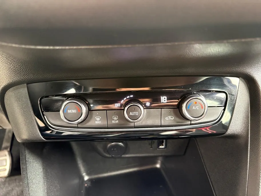 Opel Corsa-e GS Line 50 kWh | Navigatie | Cruise Control | Apple Carplay/Android Auto | Achterruitrij Camera | Lichtmetalen Velgen |