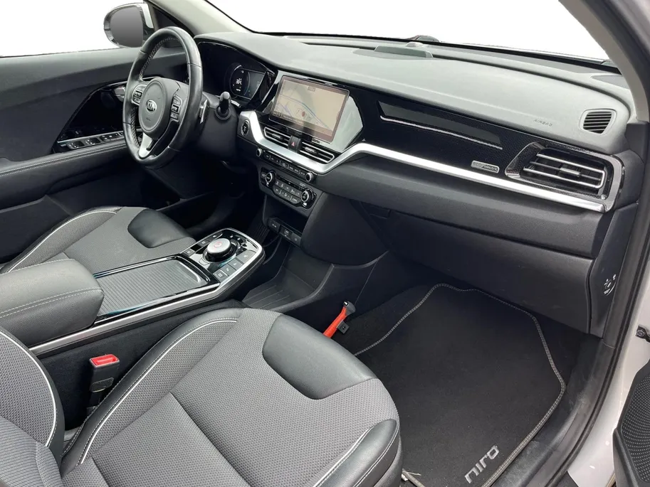 Kia e-Niro DynamicPlusLine 64 kWh | Elektrisch schuifdak | Keyless entry | Stoelverwarming