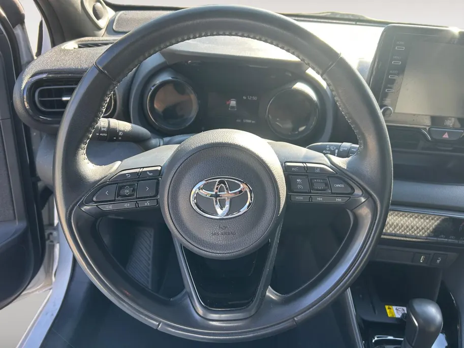 Toyota Yaris 1.5 Hybrid Executive Zeer compleet o.a. Navigatie, Trekhaak etc! Nu incl. 12 maanden garantie!