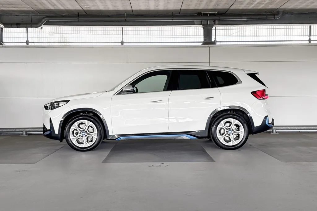 BMW iX1 xDrive30 Launch Edition 67 kWh