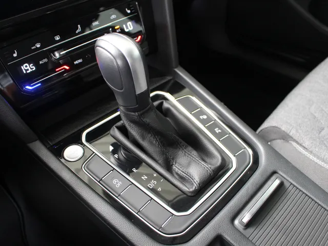Volkswagen Passat Variant 1.5 TSI Business Navigatie | IQ-Light | 360 Camera | Lichtmetalen Velgen