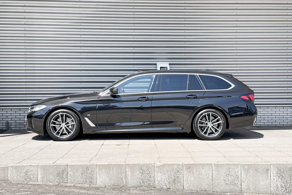 BMW 5 Serie Touring 540i xDrive High Executive