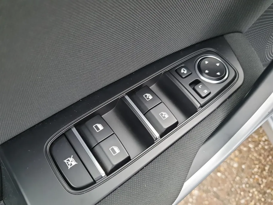 Kia Ceed Sportswagon 1.5 T-GDi DynamicLine | Navigatie | Camera | Apple Carplay / Android Auto | Parkeersensoren achter | Climate control |