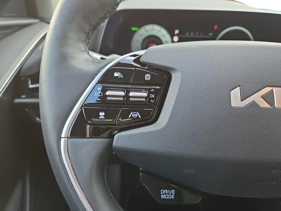 Kia Niro EV Edition Advanced 64.8 kWh Accu 100% | 1e Eigenaar | Dealer onderhouden | Cruise Control Adaptief | Stoelverwarming | Camera | Apple Carplay & Android Auto | Leder | Fabrieksgarantie t/m 28-3-2031 + 3x 1 jaar* | NAP