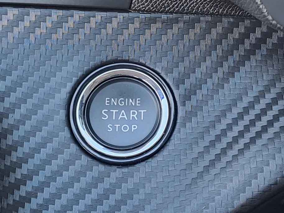Peugeot e-208 EV Active Pack 50 kWh | Cruise control | Navigatiesysteem | Keyless start | DAB | LM Velgen | 100% Elektrisch | SOH 95,6 %