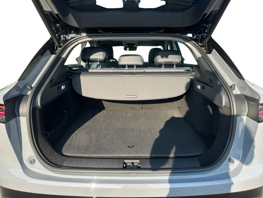 Voyah Courage Business Edition 80 kWh Full Option | Direct Leverbaar | Head Up Display | Stoel koeling,-verwarming & massage | Memorystoelen | 360 Camera | Level 3 Autonoom rijden | Schuif- & Kanteldak | Draadloze Telefoonlader | Elektrische Achterklep |