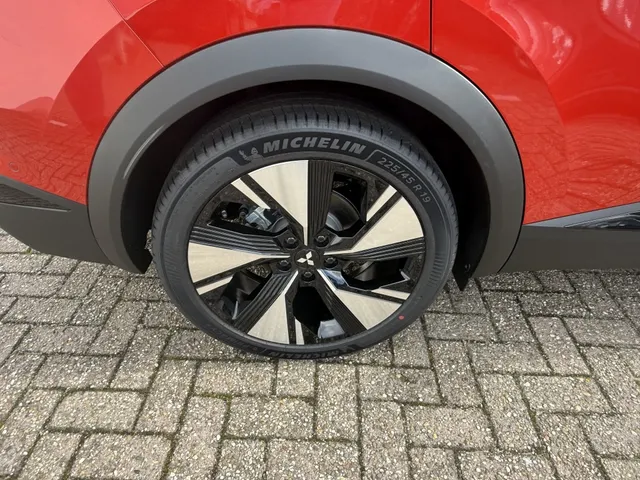 Mitsubishi Grandis 1.8 HEV First Edt.