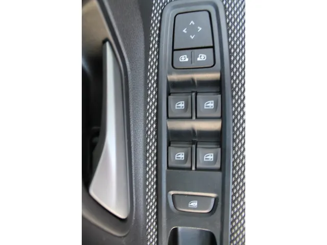 Dacia Sandero 1.0 TCe 90 PK LPG G3 Expression | Trekhaak | Camera achter | Airco | 12V aansluiting in kofferbak | Dode hoe detectie |