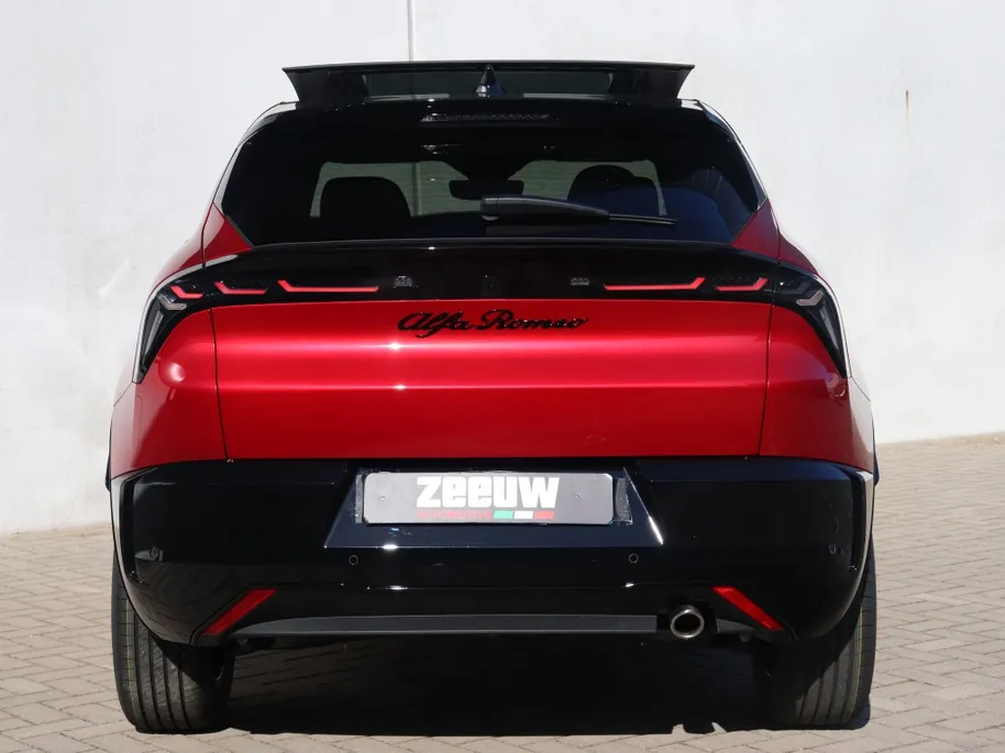 Alfa Romeo Junior 1.2 Turbo 145 PK Ibrida Speciale | Techno | Pano | Camera | Navi