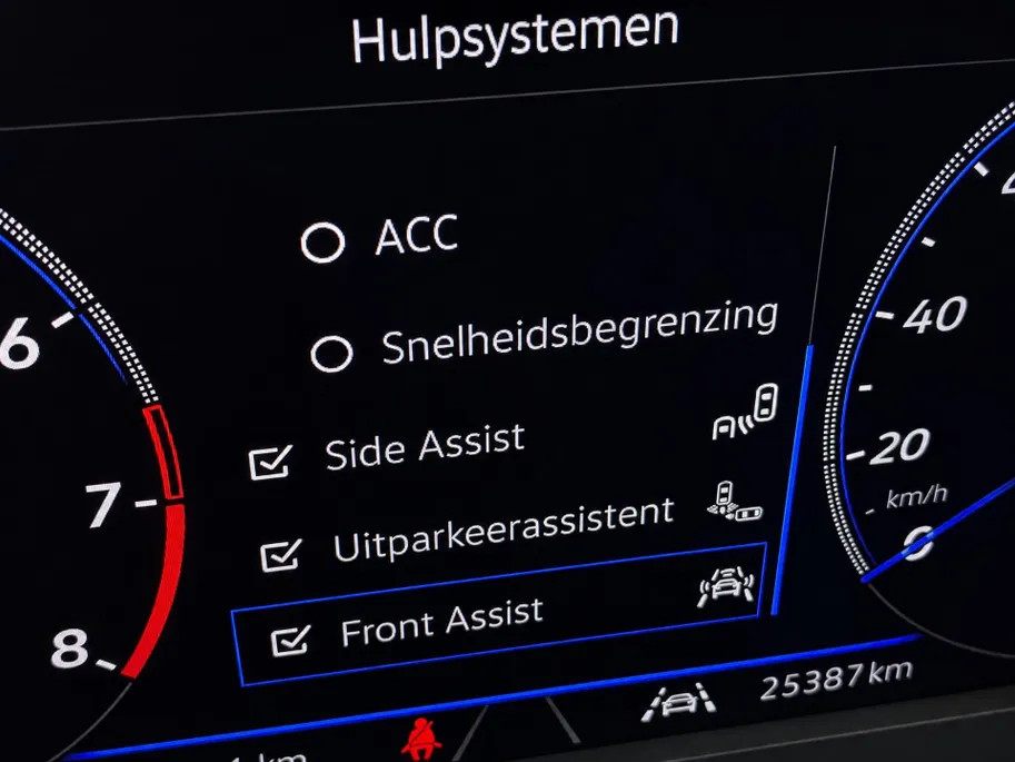 Volkswagen T-Roc 1.5eTsi/150PK DSG R-Line Black Style · Panoramadak · Camera + Parkeersensoren · Apple/Android Car Play · Garantie t/m 18-06-2027