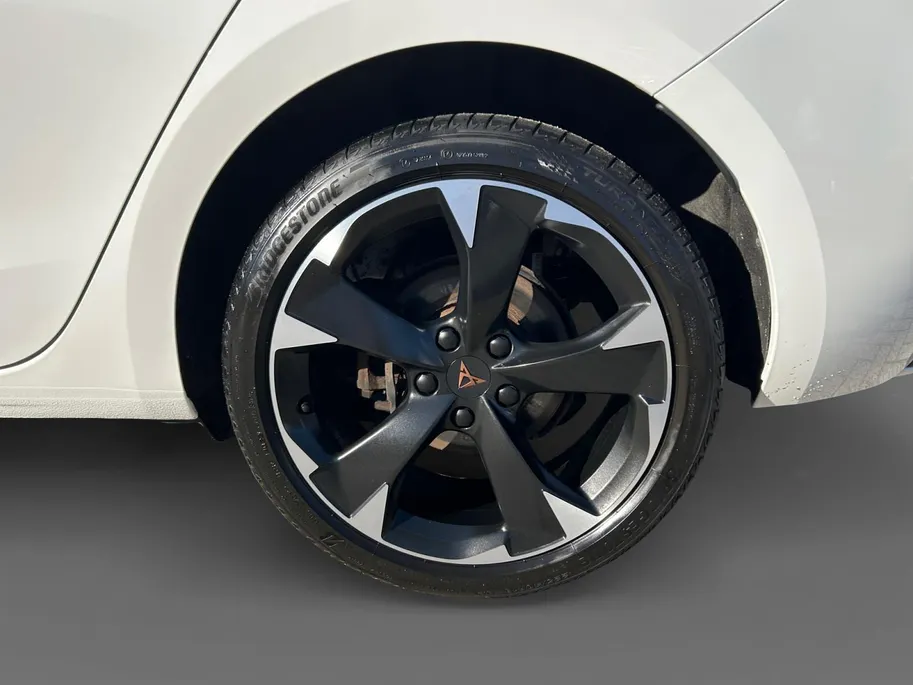 CUPRA Leon 1.4 e-Hybrid VZ Adrenaline | Stoel- stuurverwarming | Navi | Carplay | PDC