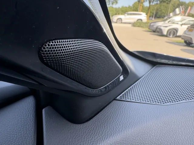Toyota C-HR 1.8 Hybrid Style Bi-Tone | Parkeersensoren | JBL | Trekhaak