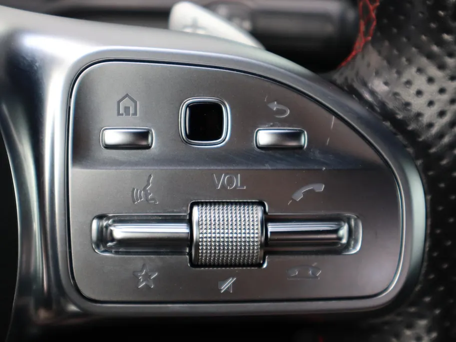 Mercedes-Benz A-Klasse 250 e AMG Line | HUD | Multispaak | LED | Navigatie | Camera | Automaat