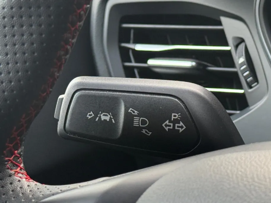 Ford Focus 1.0 EcoBoost Hybrid ST Line | NL-Auto | Dealer Onderhouden | Navigatie | Apple/Android Auto | Parkeersensoren | 12 maanden garantie! |