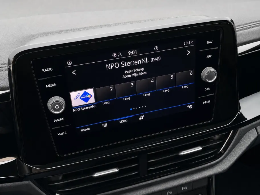 Volkswagen T-Roc 1.5TSI/150PK R-Line Black Style DSG · Panoramadak · Apple/Android Car Play· Camera + Parkeersensoren · Stoelverwarming · 19'' Velgen ·  Garantie t/m 07-07-2027