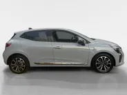 Renault Clio 145PK E-Tech Full Hybrid Techno Automaat | 9,3' Navi | Climate Control | Camera | Parkeersensoren | Apple CarPlay/Android Auto | Digital Cockpit | Cruise Control | Full LED | Lichtmetalen Velgen |