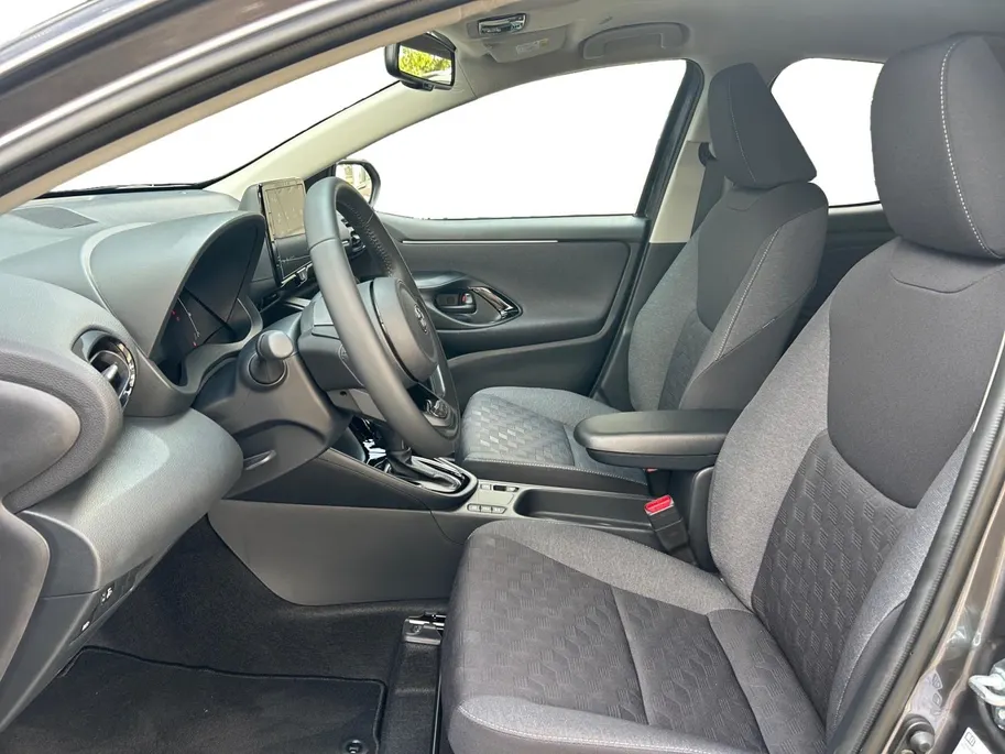 Toyota Yaris 1.5 Hybrid Dynamic | Nieuw | Apple Carplay/Android Auto | hill hold functie | airco (automatisch) | achteruitrijcamera | buitenspiegels verwarmbaar |