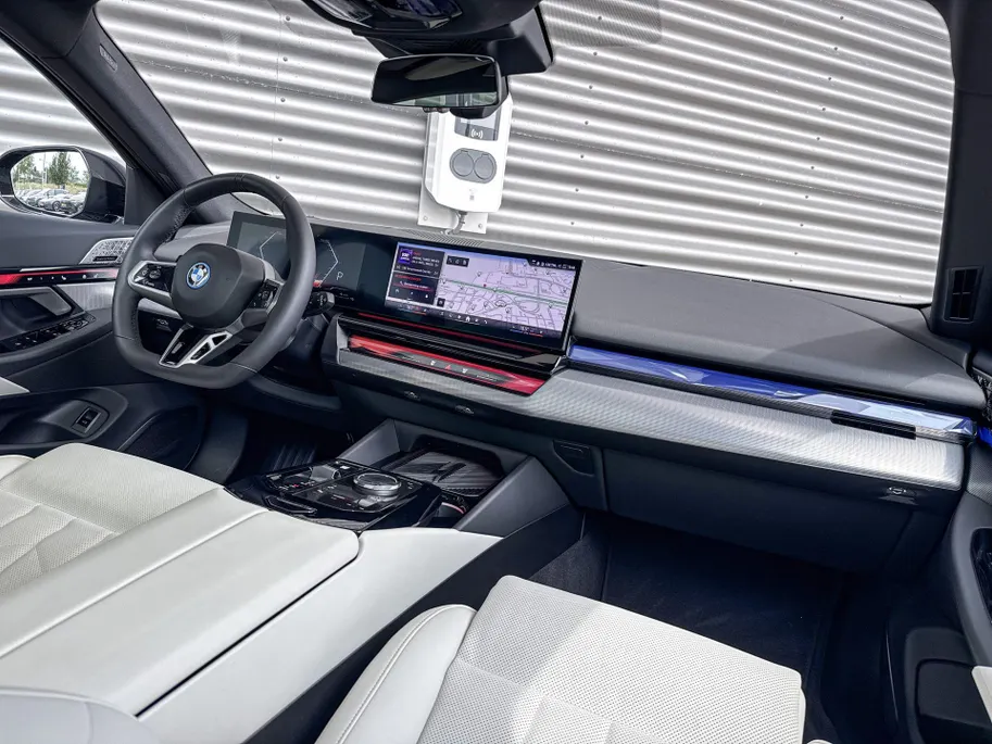 BMW 5 Serie Touring 550e xDrive