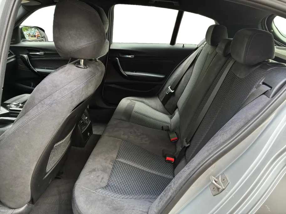 BMW 1 Serie 118i Centennial Executive M PAKKET | AFNEEMBARE TREKHAAK | NAVI