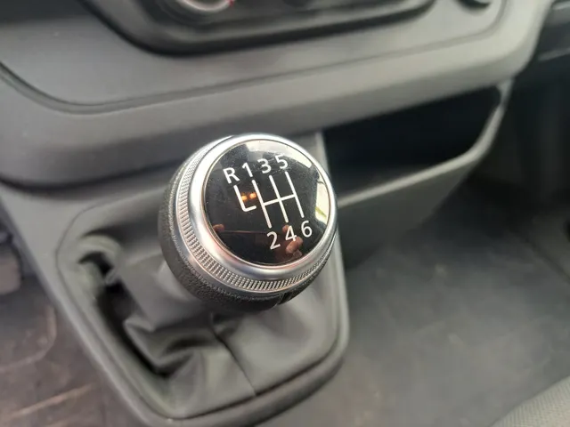 Renault Trafic 2.0 dCi 130 T30 L2H1 GB Comfort Black Edition | Airco | Cruise | LM velgen | Betimmering | Trekhaak | Bijrijdersbank | Demonstratieauto, vraag naar beschikbaarheid ! |