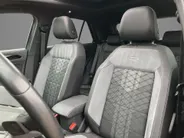 Volkswagen T-Roc 1.5TSI/150PK R-Line Business+ · Panoramadak · Trekhaak · Camera · Apple/Android Car Play · Navigatie · Stoelverwarming · Garantie t/m 09-10-2027 of 100000km.