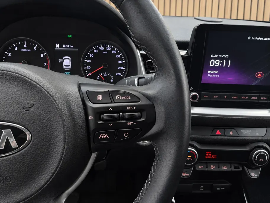 Kia Stonic 1.0 T-GDi MHEV DynamicPlusLine Dealer onderhouden | Trekhaak | Climate control | Navigatie |