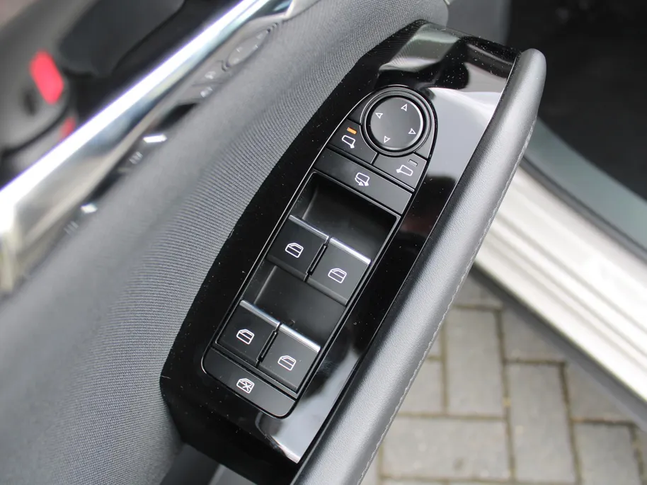 Mazda 3 2.5 e-SkyActiv-G M Hybrid 140 Exclusive-line | Nieuw | Stuur-/stoelverwarming | 360 Camera | Dodehoek detectie | HUD | Bose audio | 18' LM | LED |