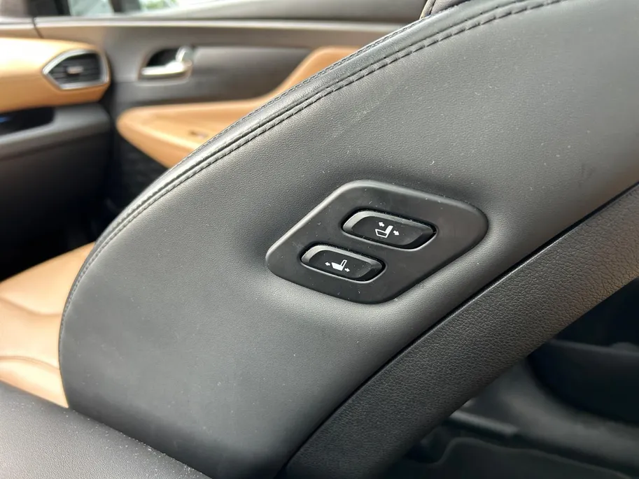 Hyundai Santa Fe 1.6 T-GDI HEV Premium Plus Sky 7p. | Zeer netjes | Vol opties! | Trekhaak | Incl. 12 maanden garantie, APK, Onderhoudsbeurt etc. Premiumpakket gratis! |