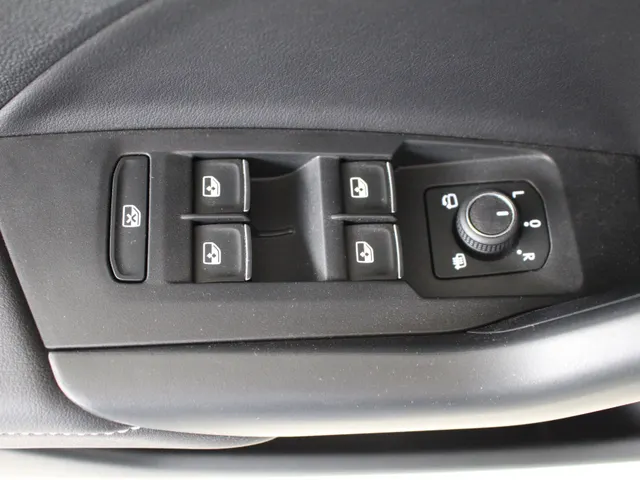 Volkswagen T-Cross 1.0 TSI 115pk Life Goal DSG Automaat | Navigatie via Apple Carplay | PDC | Climate Control