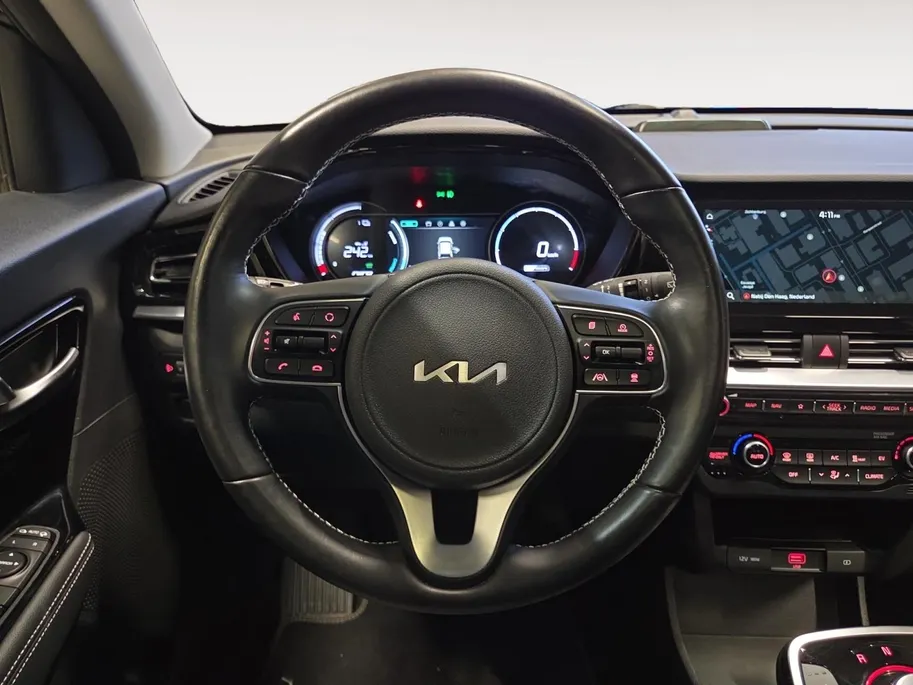 Kia e-Niro DynamicPlusLine 64 kWh | 1e Eigenaar | Accu 100% | Dealer onderhouden | Cruise Control Adaptief | Schuif/Kantel dak | Stoelverwarming | Apple Carplay/Android Auto | Camera | Fabrieksgarantie | NAP