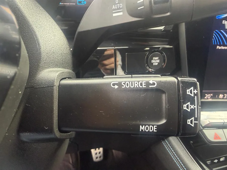 Renault Austral 1.2 E-Tech full hybrid 200 iconic | Cruise & Climate Control | Camera | Navigatie | Apple Carplay & Android Auto | Parkeersensoren | LMV | 12 Maanden BOVAG Garantie