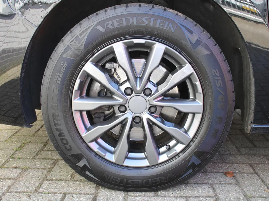 Toyota ProAce Worker 1.6 D-4D Professional | Trekhaak | Imperiaal | Zijwandbekleding | Betonplex vloer | PDC | Clima | Navi | 16' LM | All seasons |