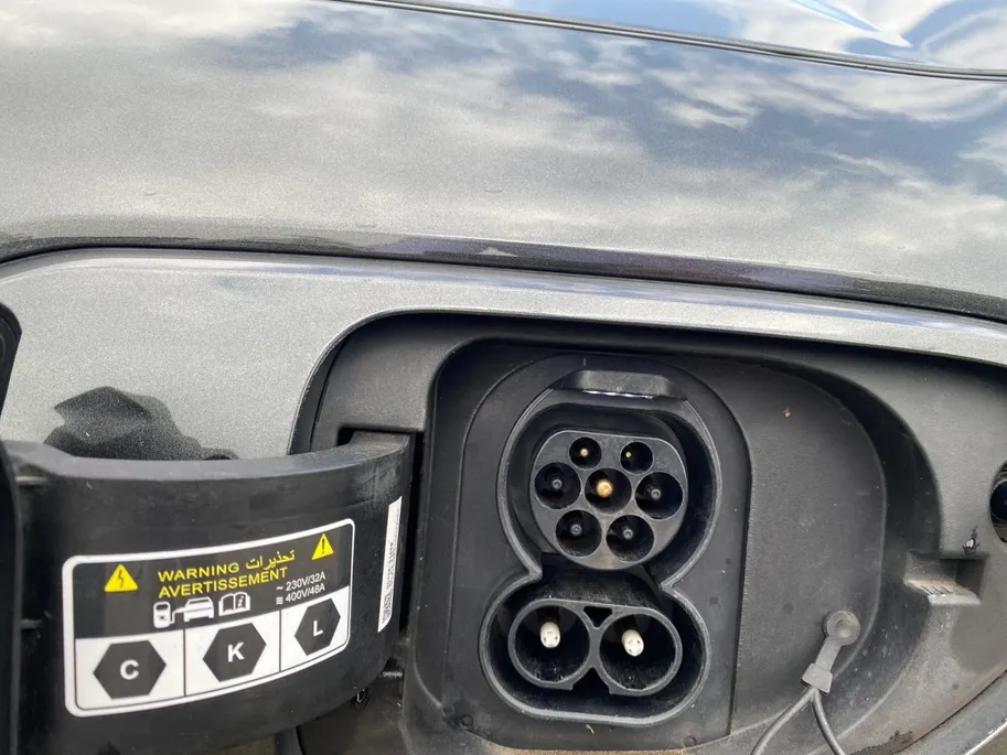 Kia e-Niro DynamicPlusLine 64 kWh | Climate control | Navigatie | Parkeercamera | Stoel + stuurverwarming | Keyless | Schuif-kanteldak | Line assist |