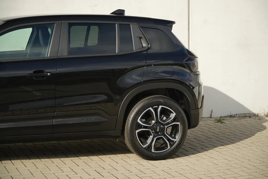 Jeep Avenger 1.2 e-Hybrid Summit | Navi | JBL | Camera | Winter | 18"