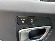 Kia K4 1.0 T-GDi MHEV GT-Line Launch Edition (pano) Dodehoekassistentie | Kruisend verkeersassistentie achter | Uitstapwaarschuwing | Stoel + stuurwielverwarming