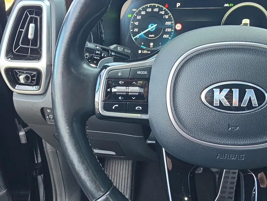 Kia Sorento 1.6 T-GDI Plug-in Hybrid 4WD ExecutiveLine 7p. | Navi | Clima | 360° Camera | Stoelventilatie | Stoel-/Stuurverwarming | Cruise Control | Keyless Entry | 7-Persoons