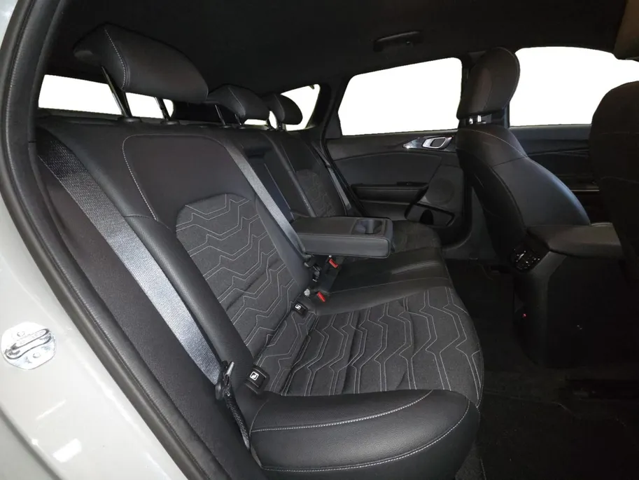 Kia Ceed Sportswagon 1.0 T-GDi Design Edition | JBL | Carplay | Camera | Navigatie | Stoelverwarming | Doedehoek Detectie |Fabrieksgarantie  t/m  1-7-2032 + 3x 1 jaar*| NAP