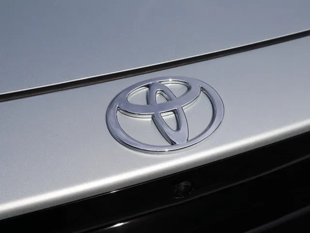Toyota Urban Cruiser Executive 61 kWh | Panoramdak | 360 Camera | Stuur/Stoel Verwarming |