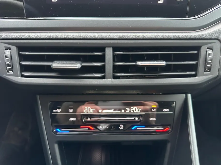 Volkswagen Taigo 1.0 TSI R-Line | Digital Cockpit | Camera | Adaptive Cruise Control | Apple CarPlay & Android Auto | LMV | Climate Control | Parkeersensoren | Verwarmde Spiegels |