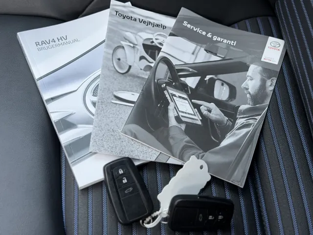 Toyota RAV4 2.5 Hybrid Bi-Tone | Stoel & stuurverwarming | Leder