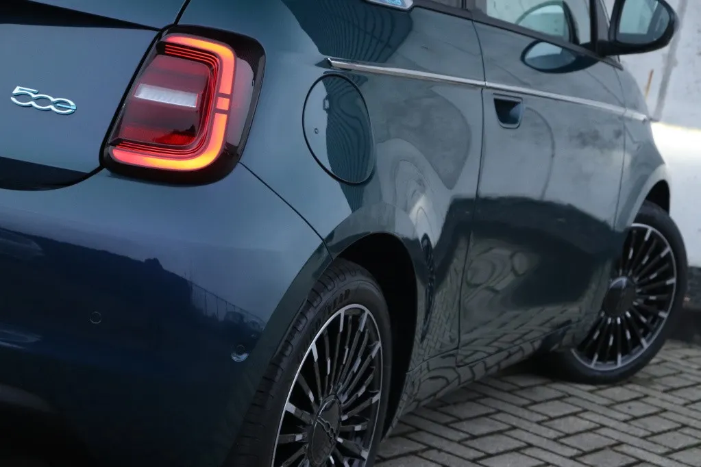 Fiat 500e C La Prima by Bocelli 42 kWh | JBL | Winter | Camera | 17′