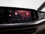 Volkswagen Multivan 1.4 218pk DSG eHybrid L2H1 Life Business · Glazen dak · Trekhaak · Camera · Elek. Schuifdeuren · Apple/Android Car Play · 7 Persoons · 18'' Inch · Garantie t/m 02-06-2028 of 100.000km