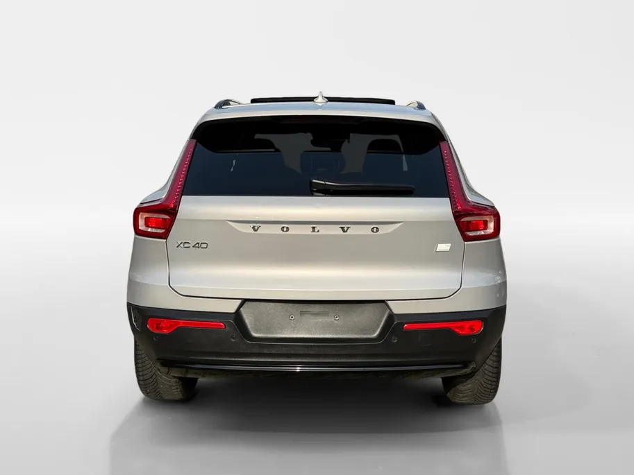 Volvo XC40 1.5 T4 Plug-in hybrid Ultimate Bright | Elektrischer achterklep | Pano dak | Harmon/Kardon | Achteruitrijcamera | Elektrsich verstelbare bestuurderstoel met geheugen |