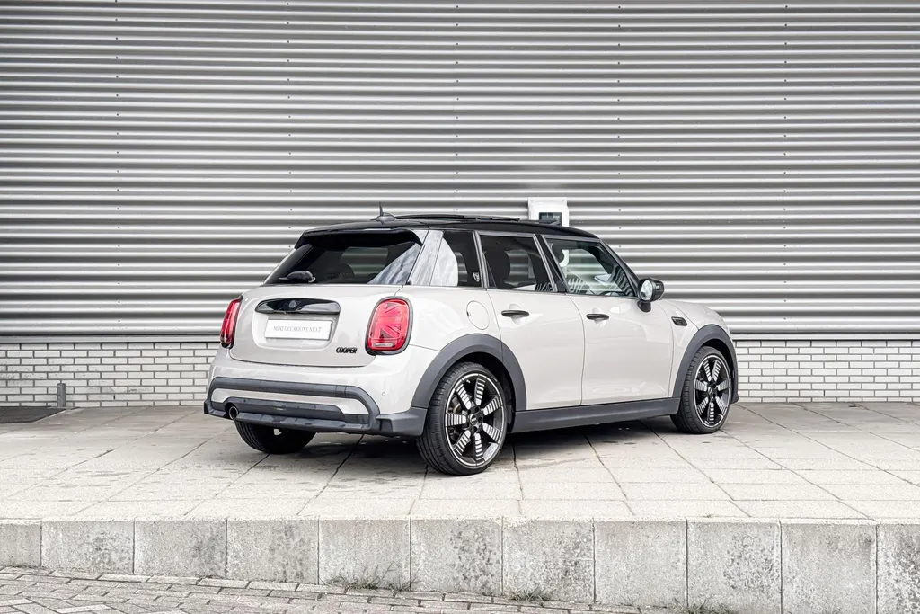 MINI Cooper 5-deurs 1.5 Cooper MINI Yours